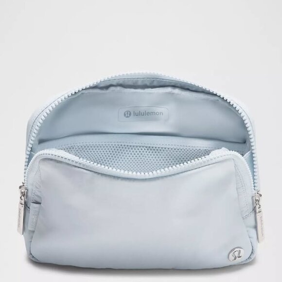 Lululemon Everywhere Belt Bag Large 2L in Starch Blue - Picture 5 of 5